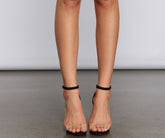 Stylish Moves – Transparente Pumps mit Blockabsatz